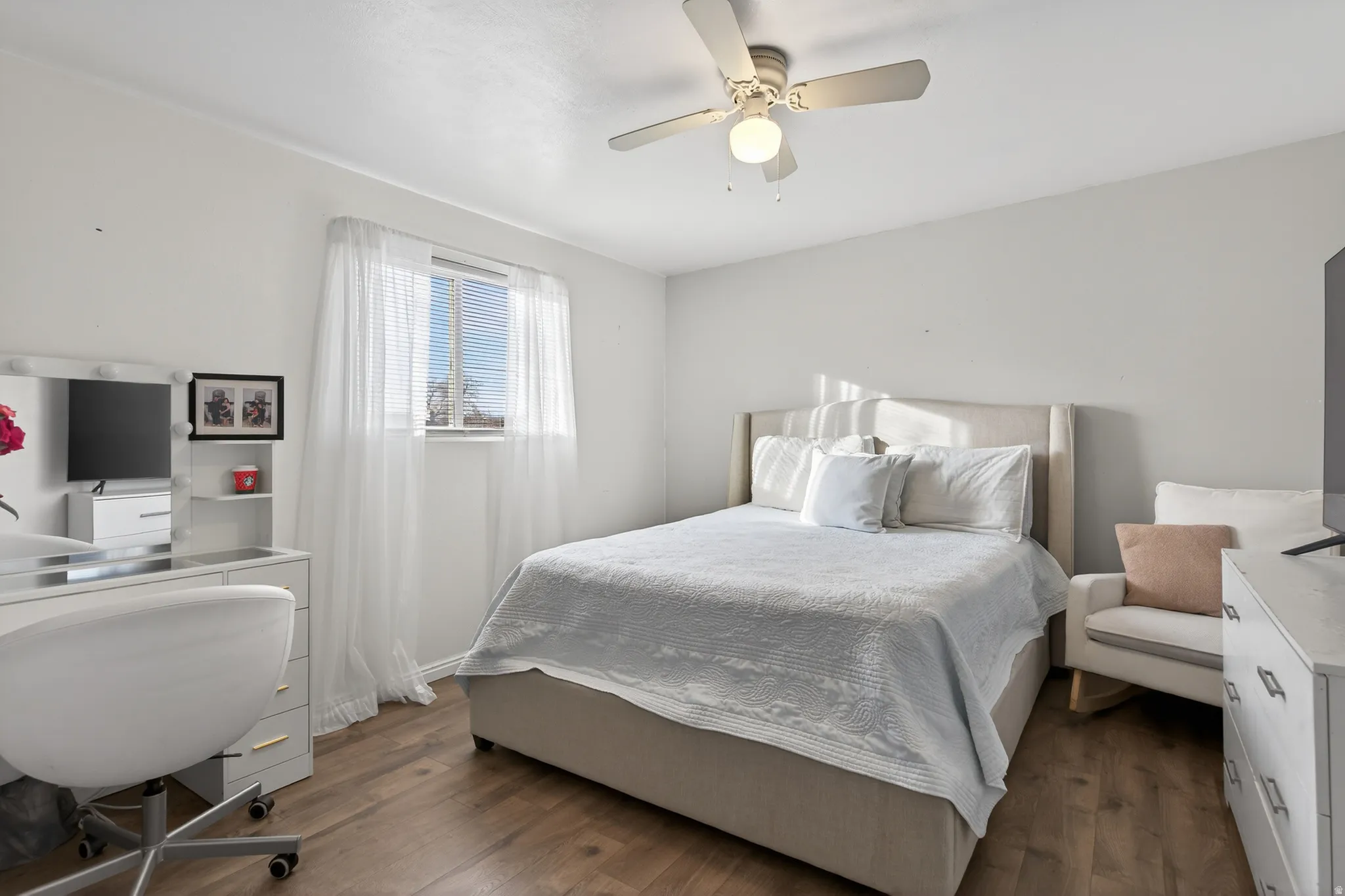 Bedroom featuring dark wood-style floors, ceiling fan, and a desk