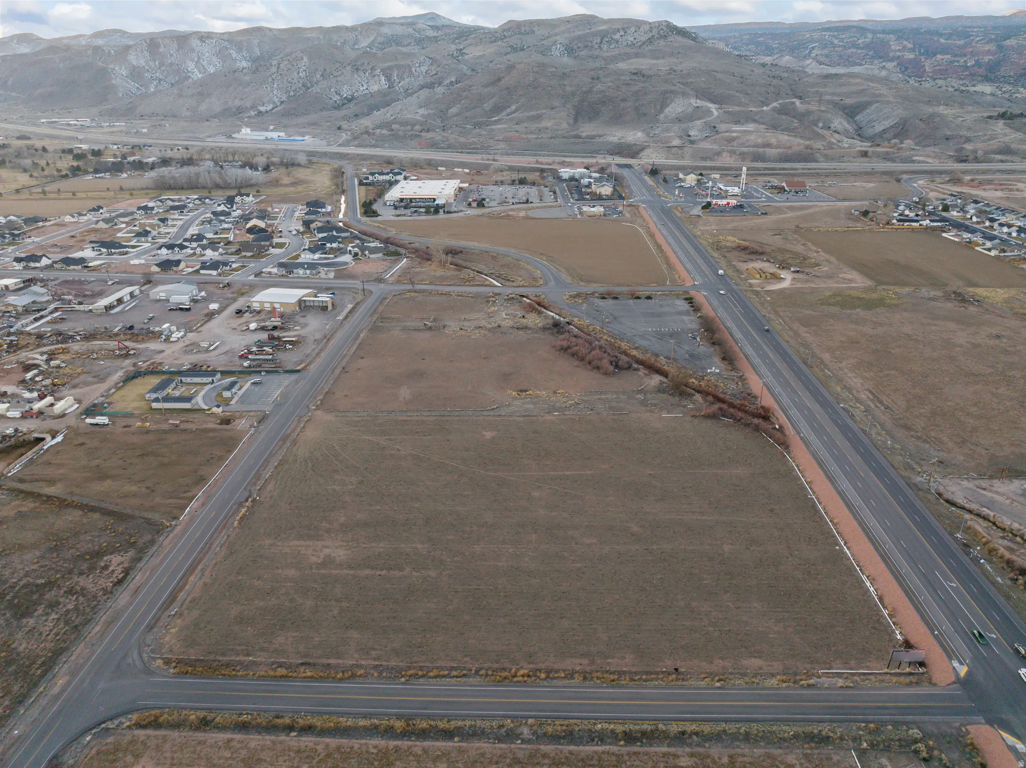 Aerial view of property's location with a mountain backdrop and rural landscape