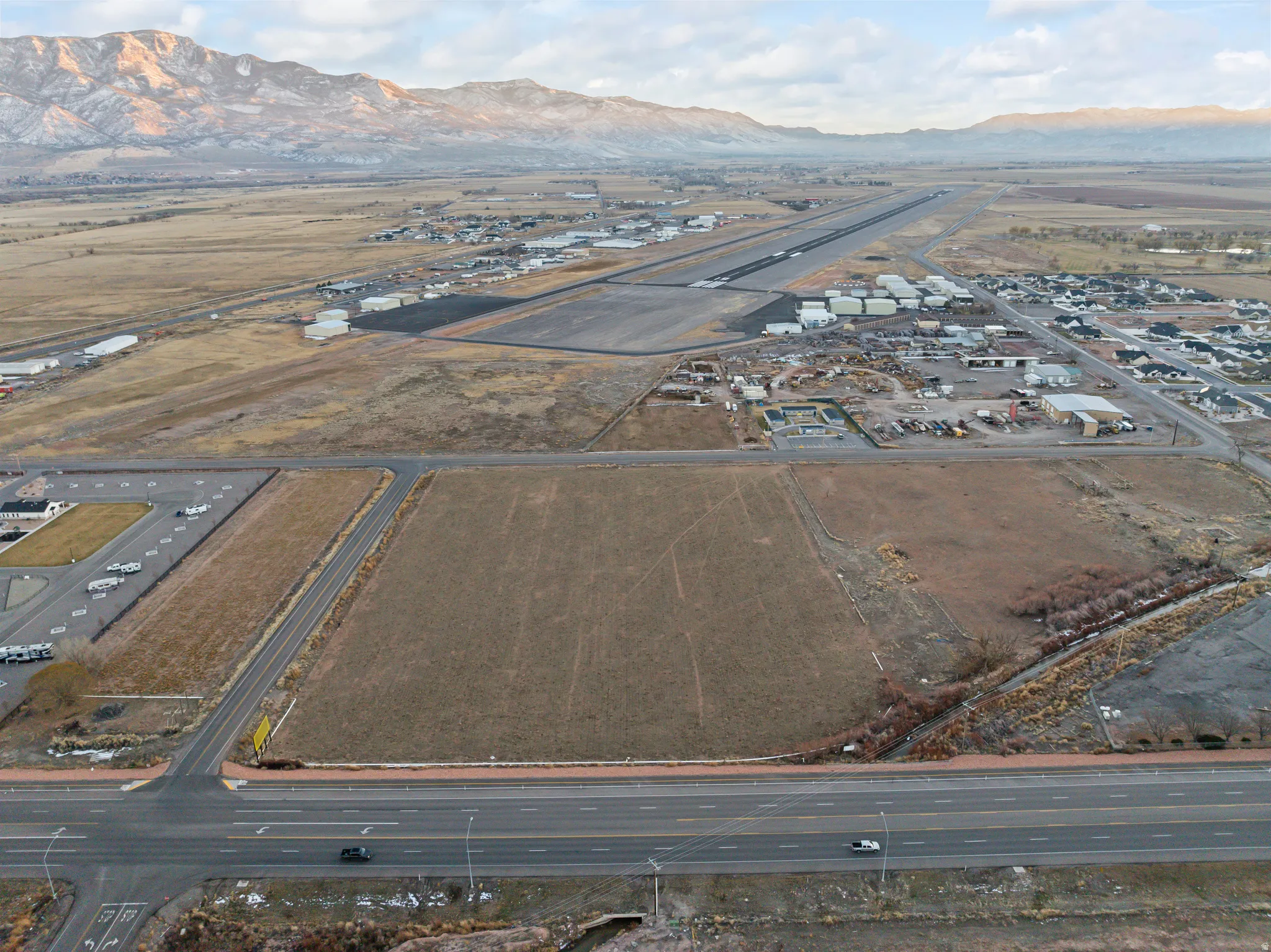 View of property location featuring mountains