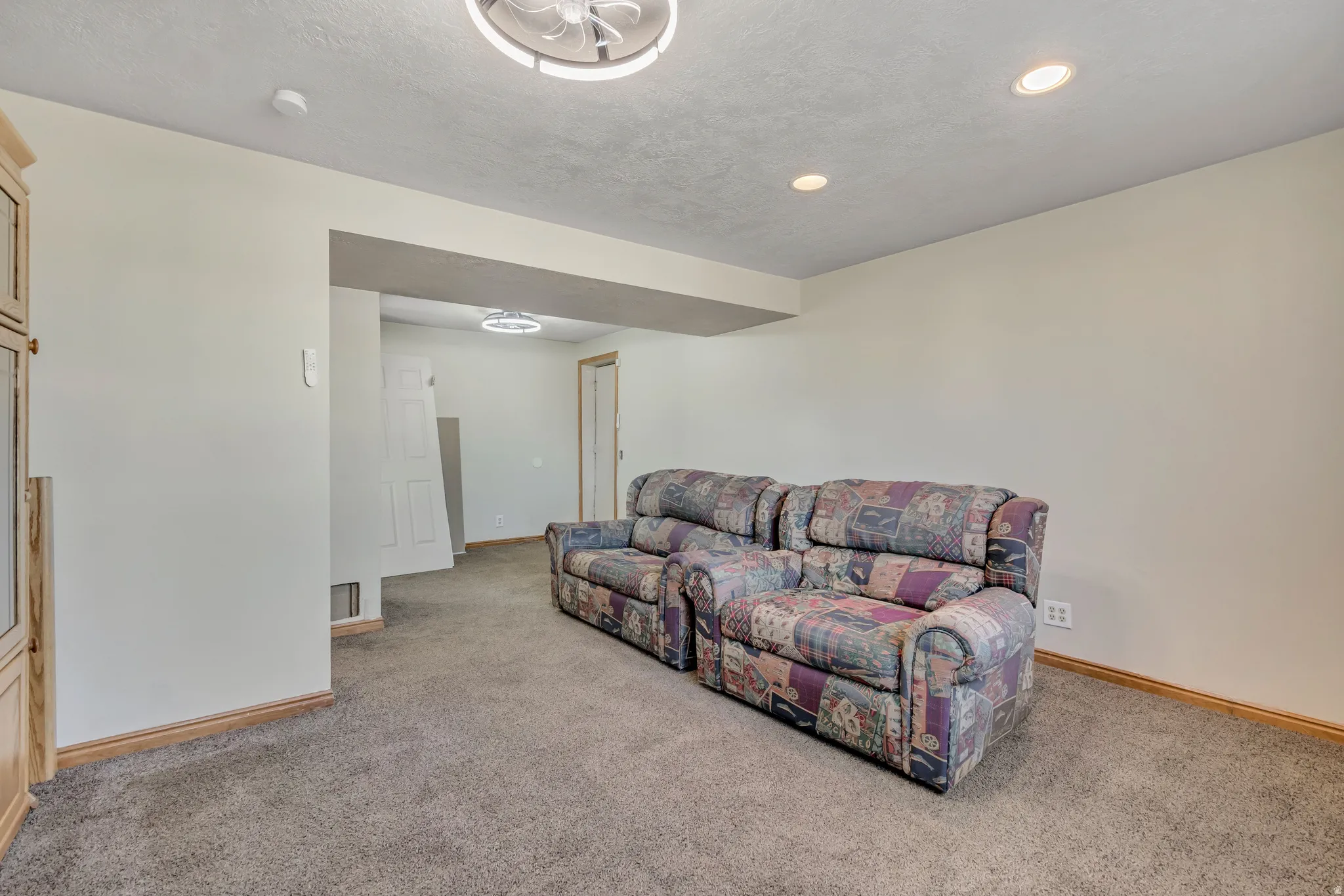 Living area featuring carpet floors, recessed lighting