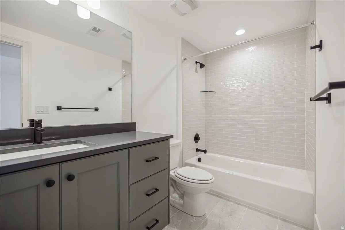 Basement Ensuite Bath
