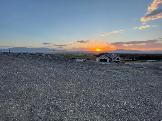 View of yard featuring a mountain view
