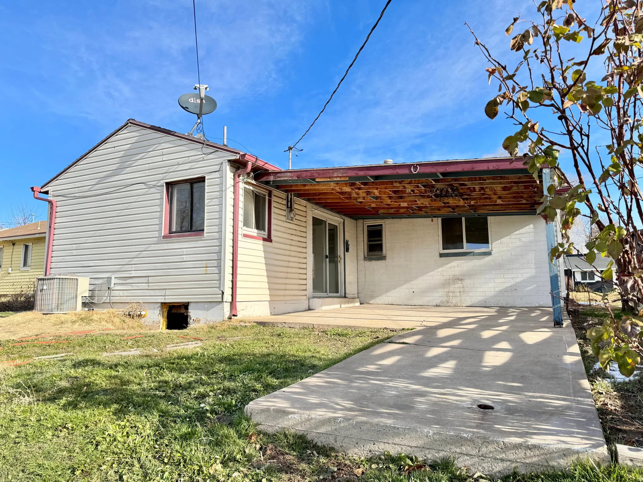 View of front of house featuring a patio area and a front lawn