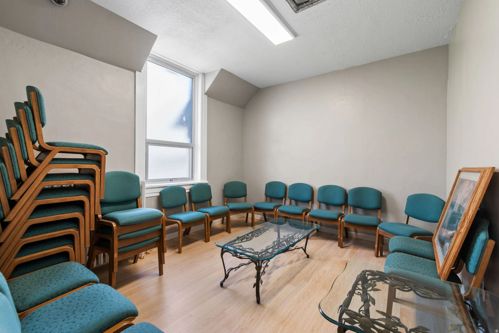 Sitting room with a textured ceiling