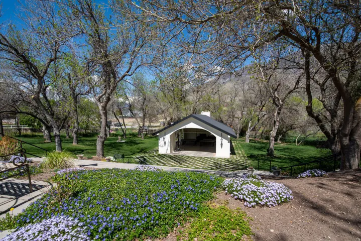 View of yard with an outdoor structure