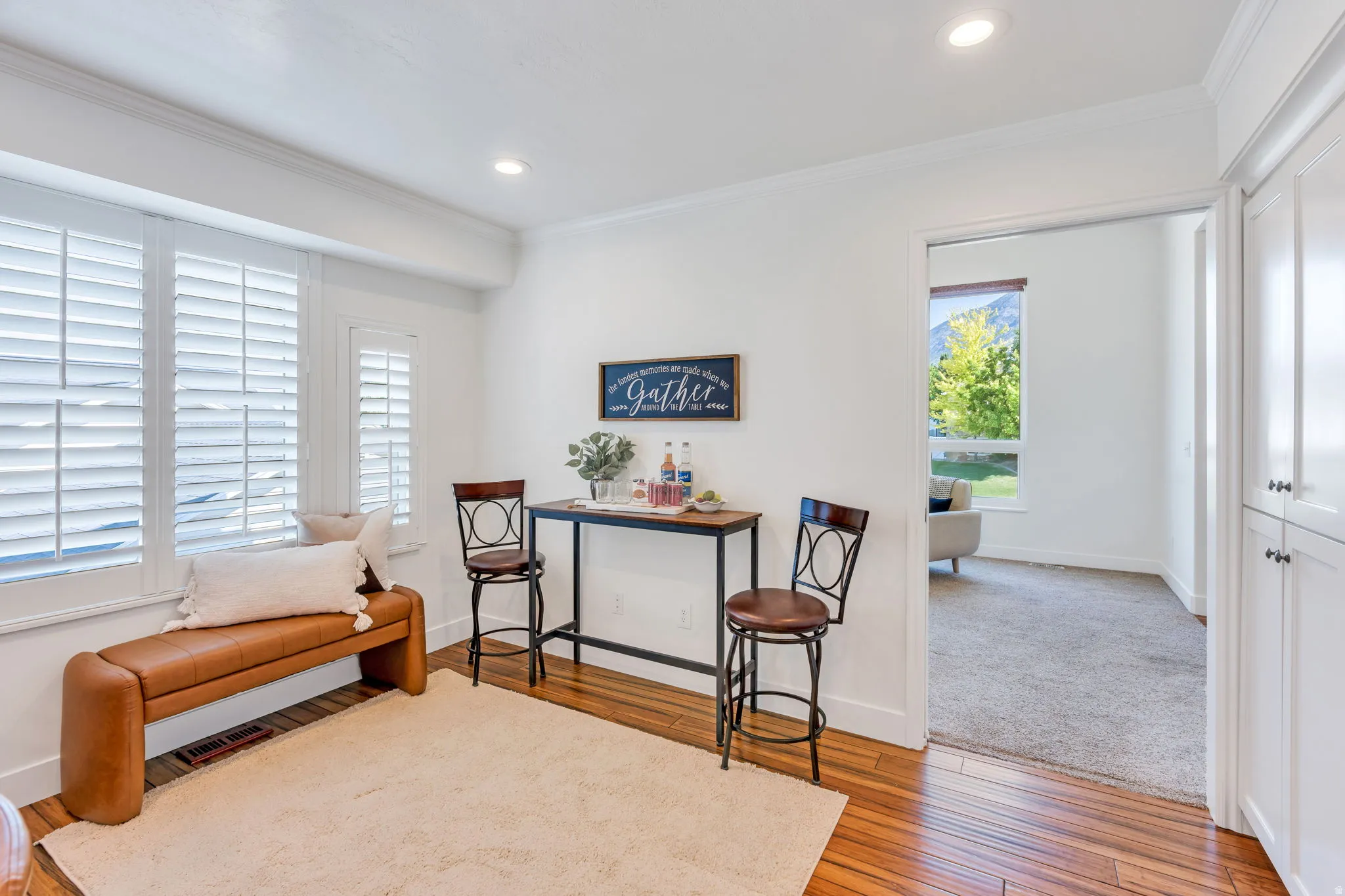 Breakfast nook area