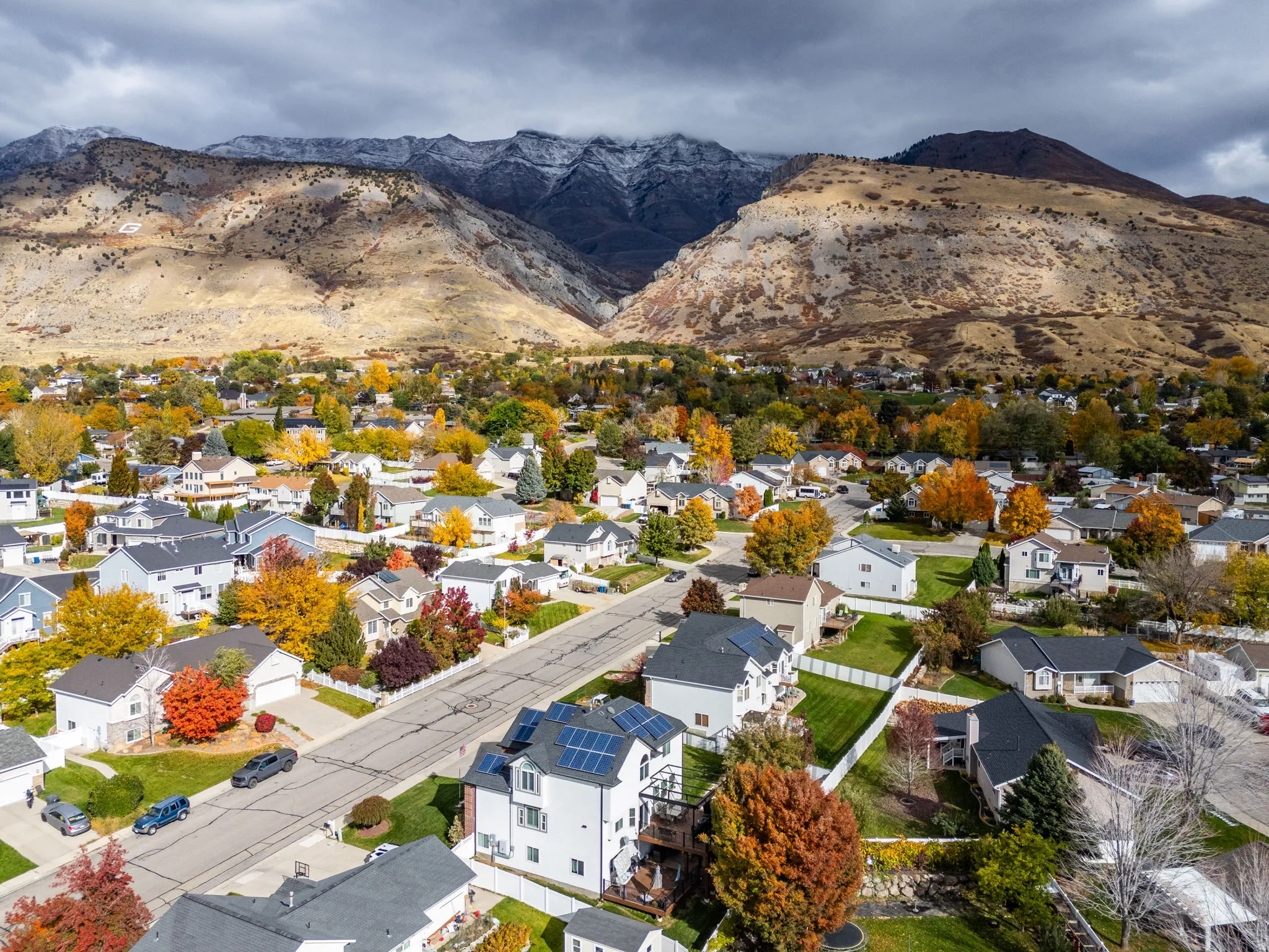 Neighborhood with easy access to local canyon and hiking