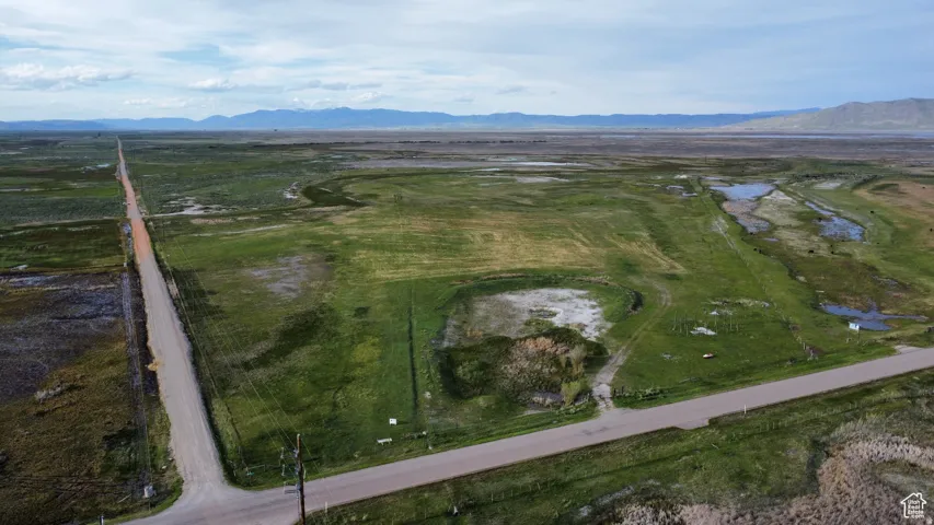 Aerial view of property's location with mountains