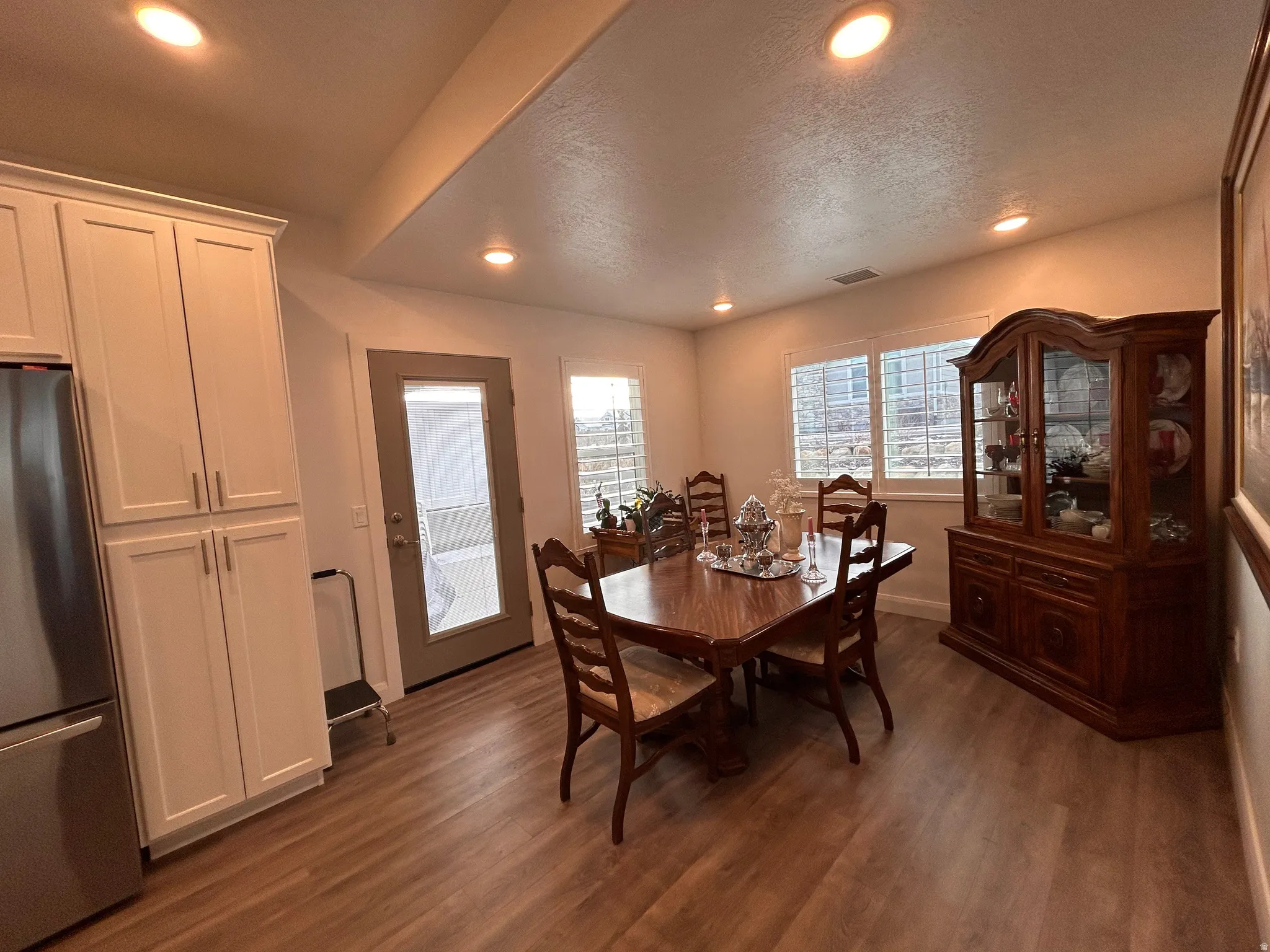 amazing defined dining area