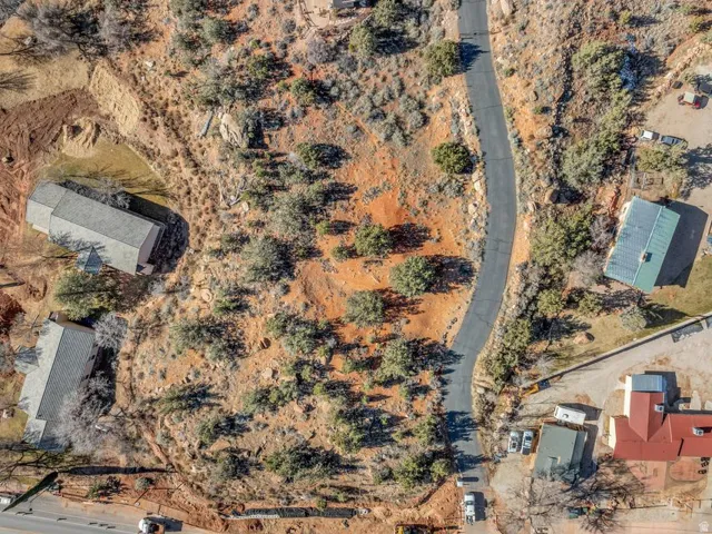 Aerial view of property's location featuring a desert landscape