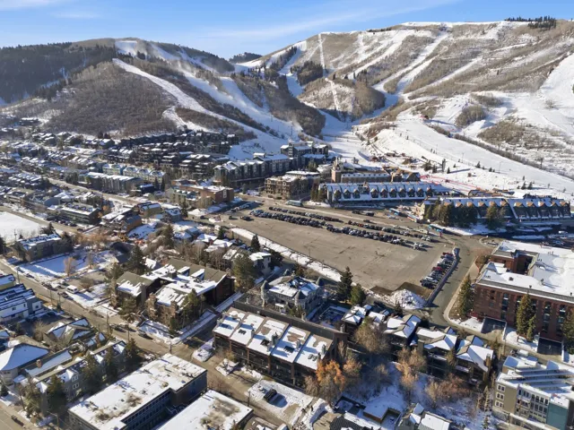 Snowy aerial view featuring a mountain view