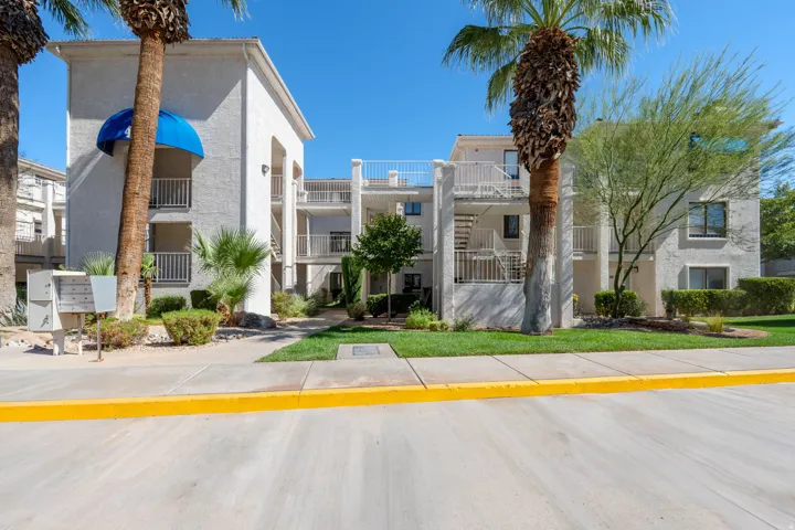 View of apartment building / complex