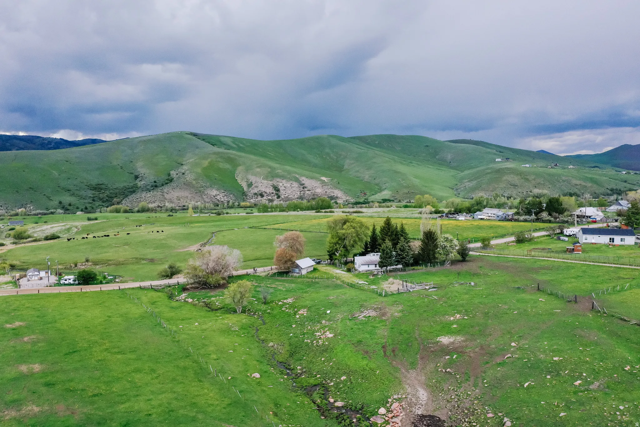 View of mountain background featuring rural landscape and a pastoral area