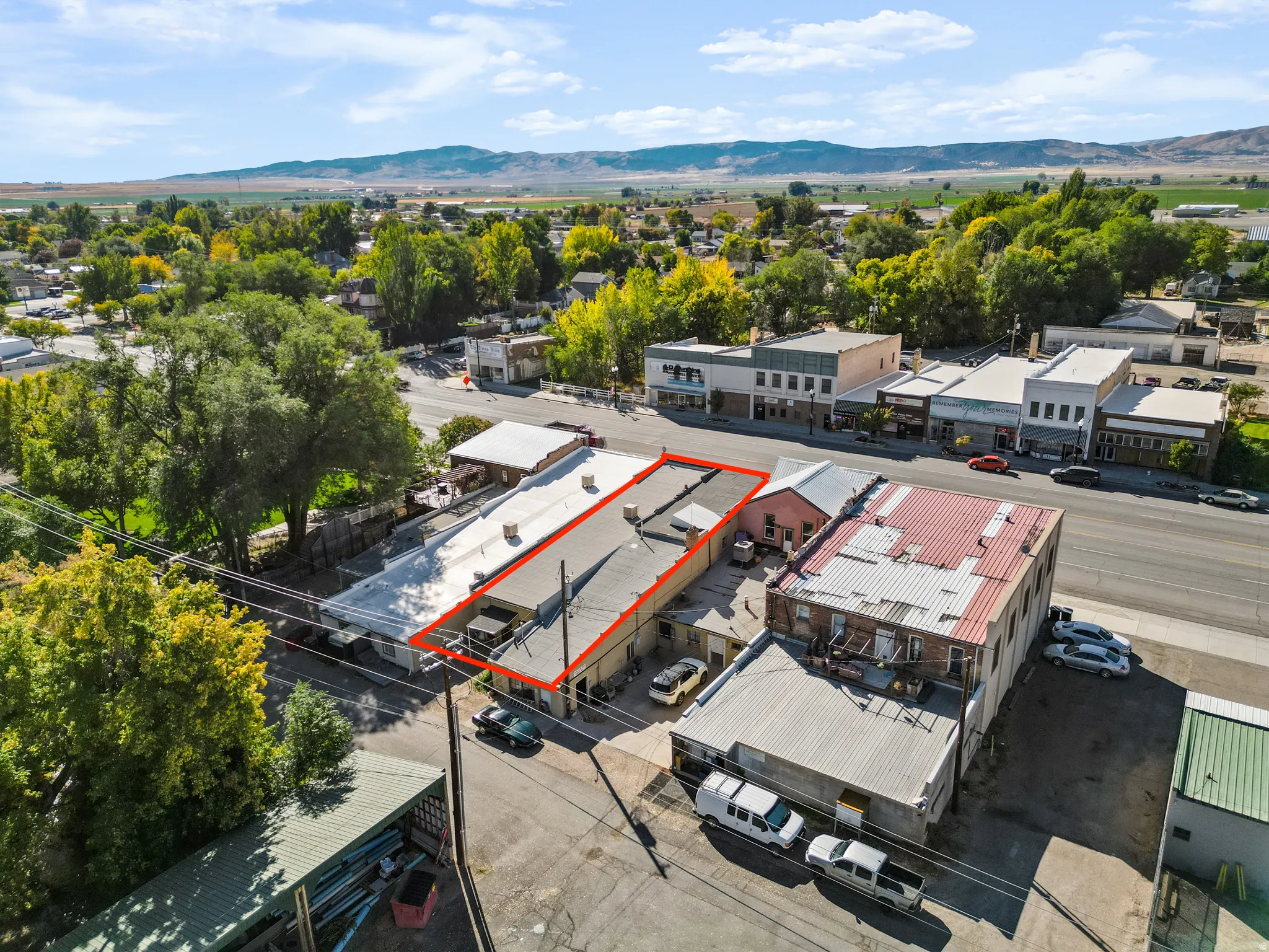 View of property location with property parcel outlined and a mountainous background