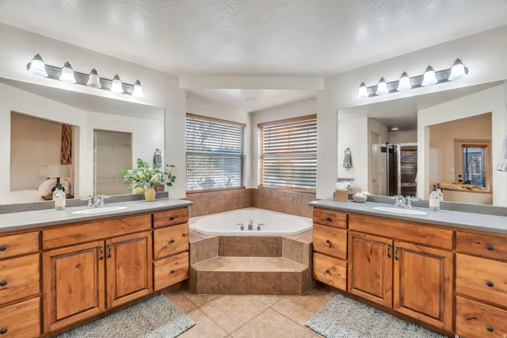 1052 S Cove Dr, Springville, Utah 84663