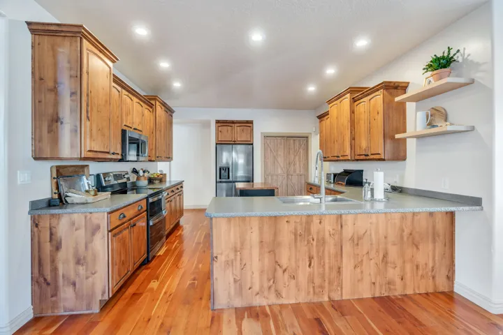1052 S Cove Dr, Springville, Utah 84663