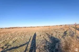 View of yard with a view of countryside
