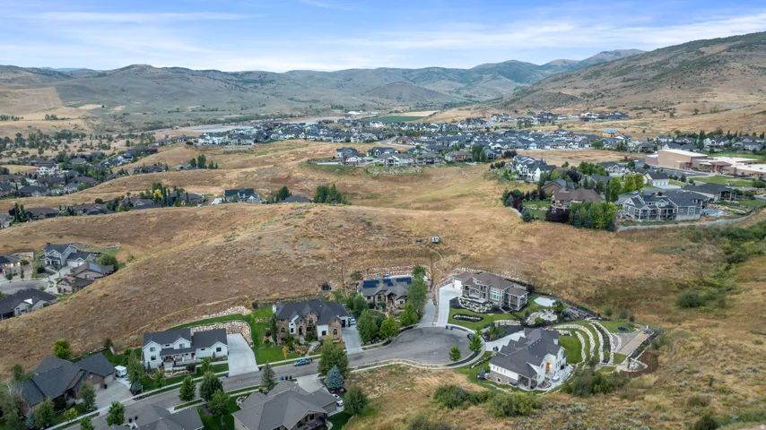 View of property location featuring nearby suburban area and a mountain backdrop