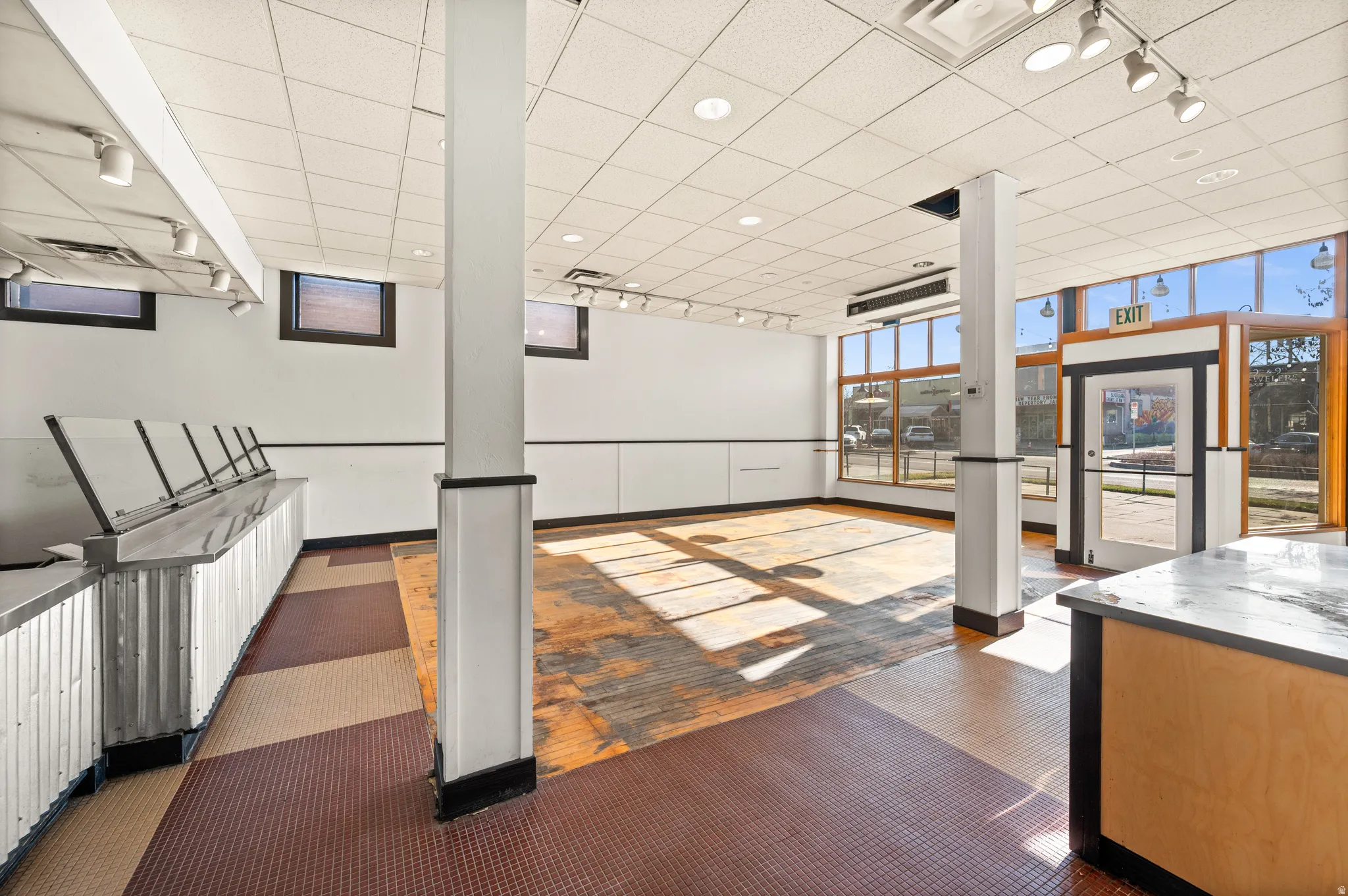 Reception with a drop ceiling