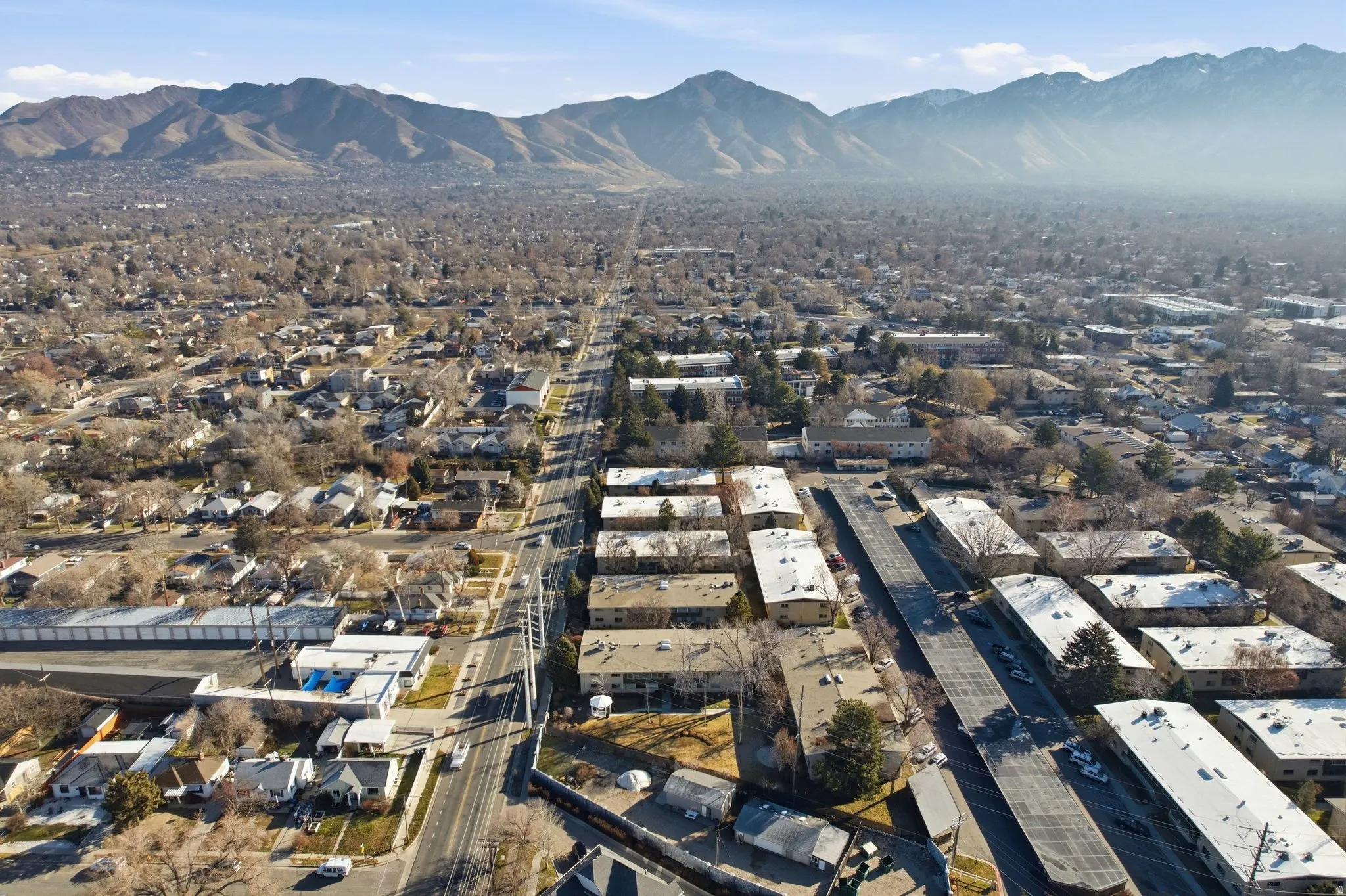 Aerial overview of property's location featuring a mountain backdrop