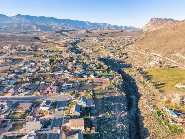 210 W Peachtree Dr, Toquerville, Utah 84774