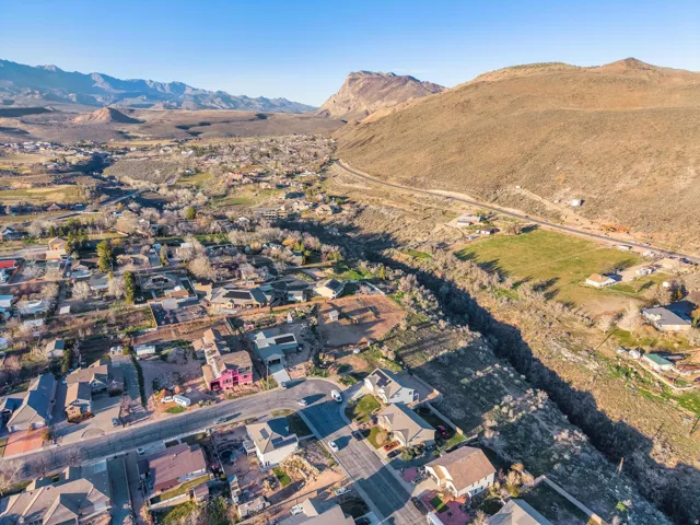 210 W Peachtree Dr, Toquerville, Utah 84774