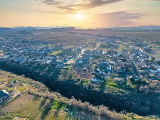 210 W Peachtree Dr, Toquerville, Utah 84774
