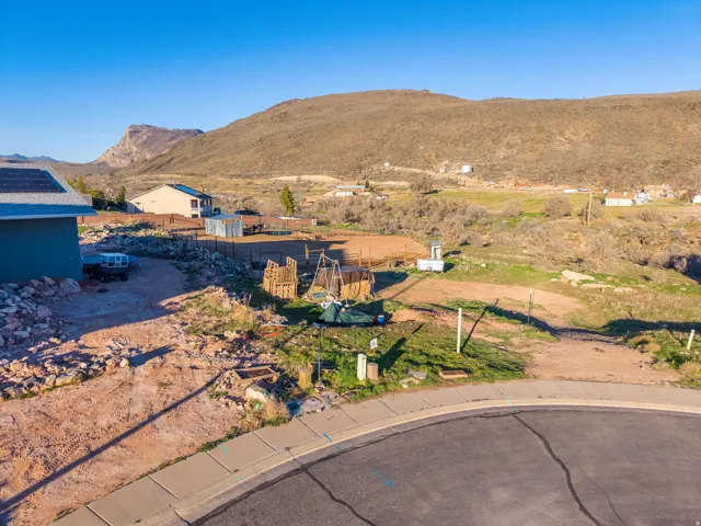 210 W Peachtree Dr, Toquerville, Utah 84774