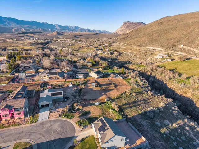 210 W Peachtree Dr, Toquerville, Utah 84774