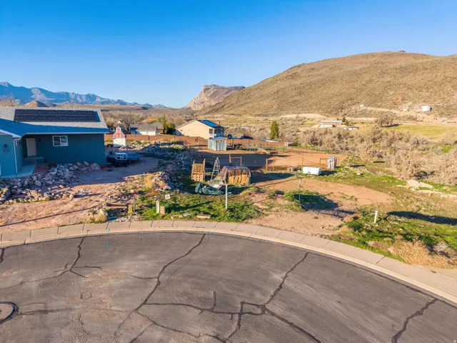 210 W Peachtree Dr, Toquerville, Utah 84774
