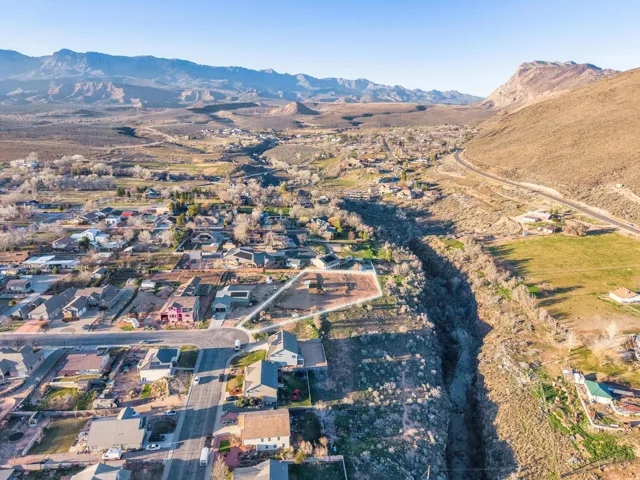 210 W Peachtree Dr, Toquerville, Utah 84774