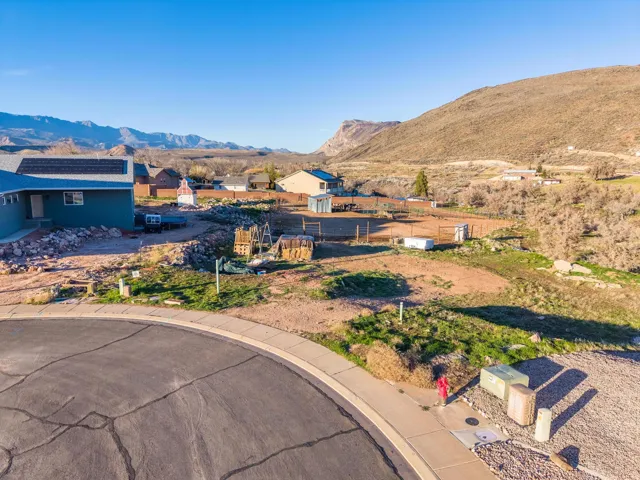 210 W Peachtree Dr, Toquerville, Utah 84774