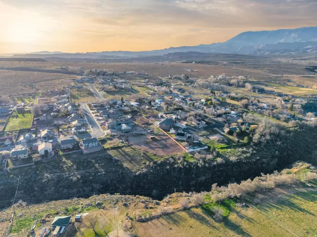 210 W Peachtree Dr, Toquerville, Utah 84774