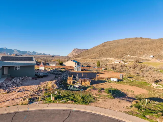 210 W Peachtree Dr, Toquerville, Utah 84774