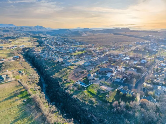 210 W Peachtree Dr, Toquerville, Utah 84774