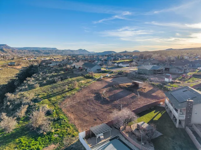 210 W Peachtree Dr, Toquerville, Utah 84774