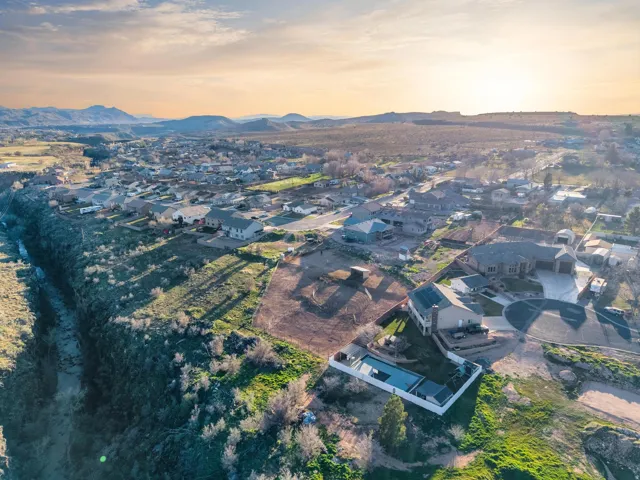 210 W Peachtree Dr, Toquerville, Utah 84774