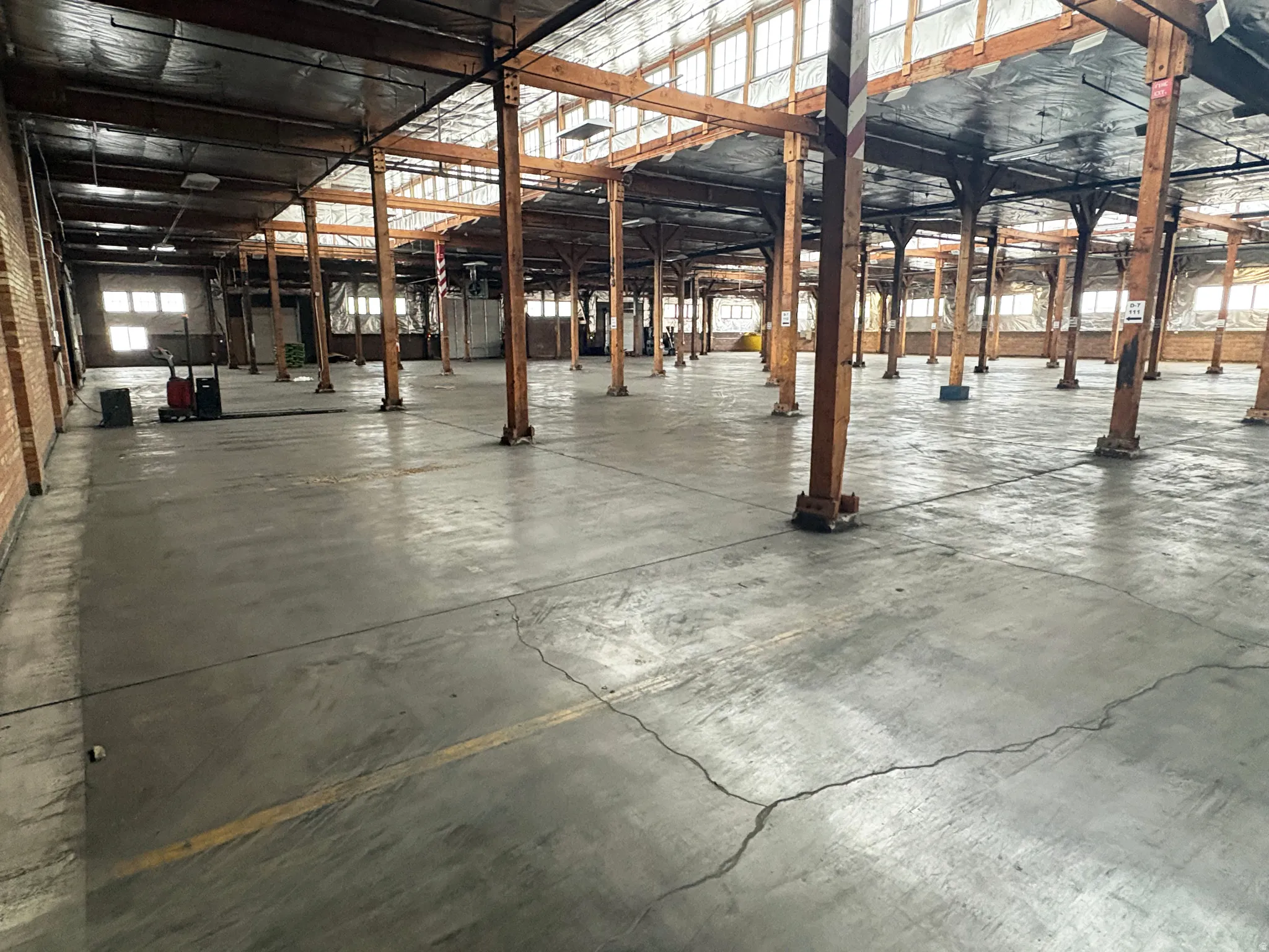 Misc room featuring concrete flooring