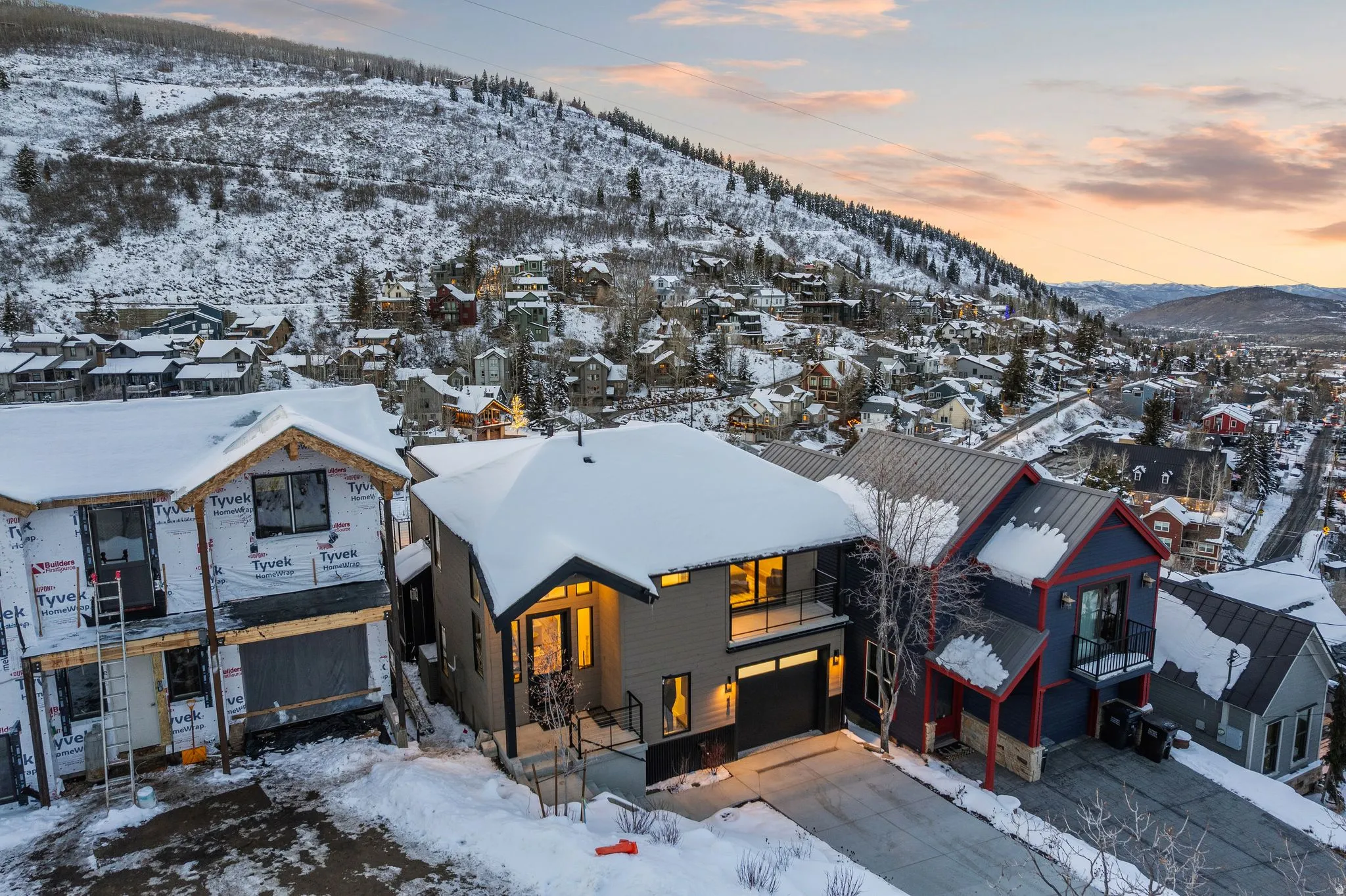 Snowy aerial view with a mountain view