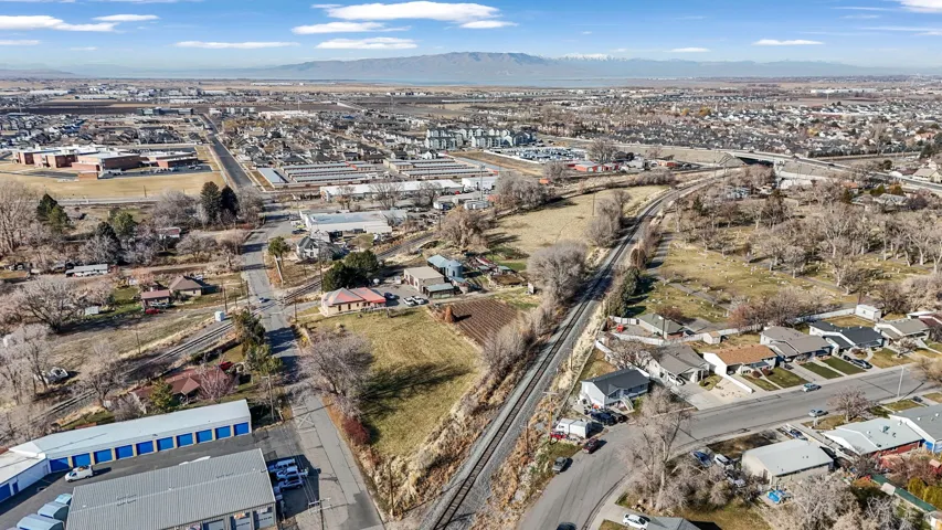 Aerial view of property's location with a mountainous background