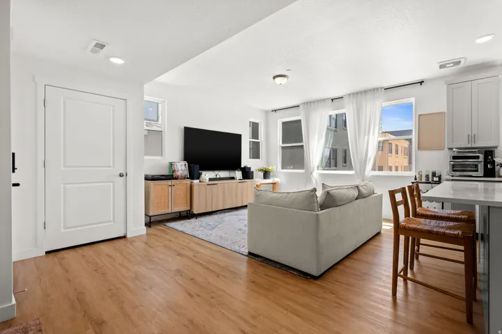 5227 W Reventon Dr #b201, South Jordan, Utah 84009