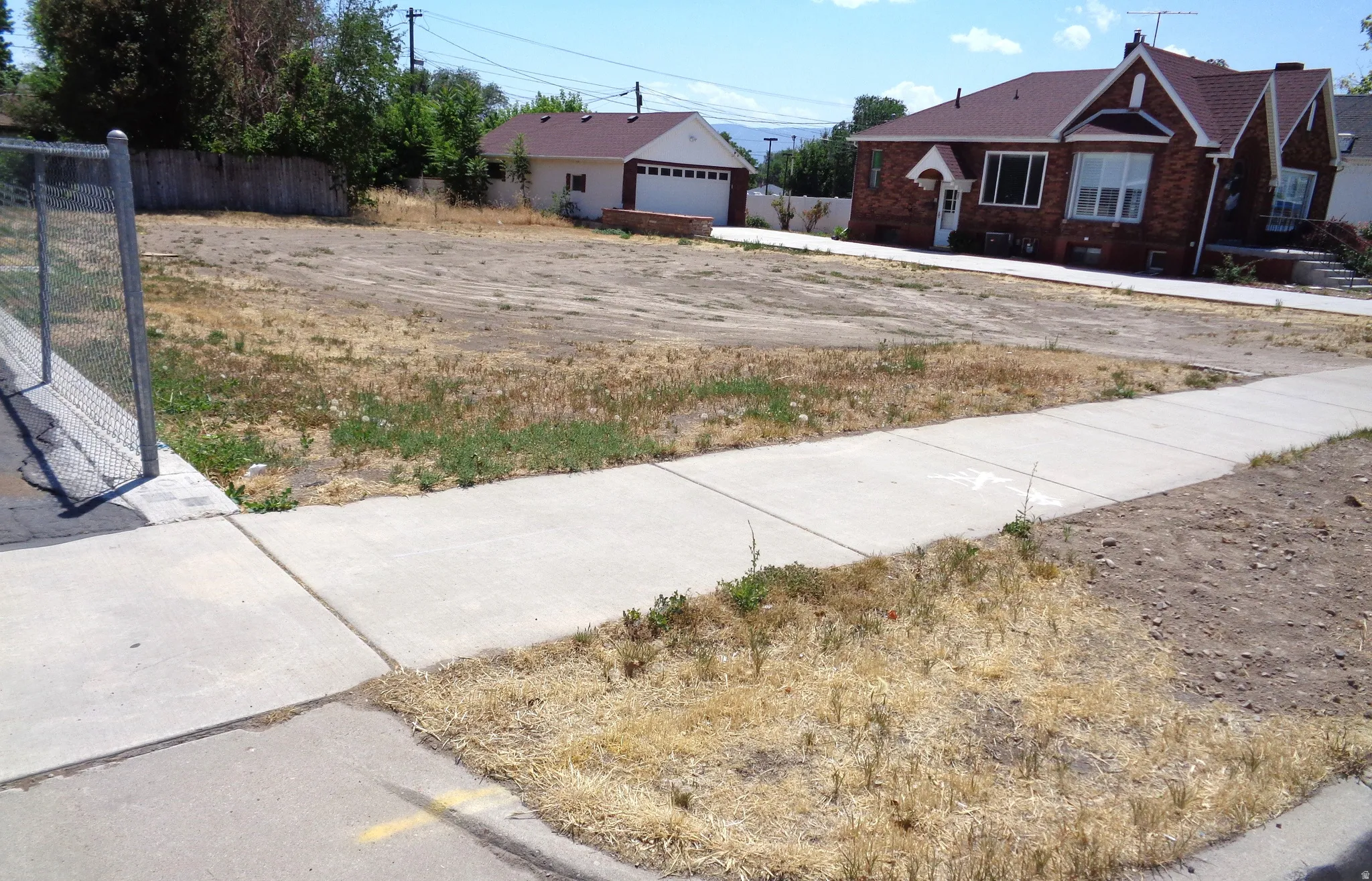 View of yard with a detached garage