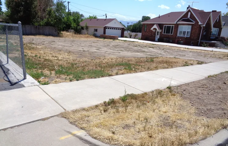 View of yard with a detached garage