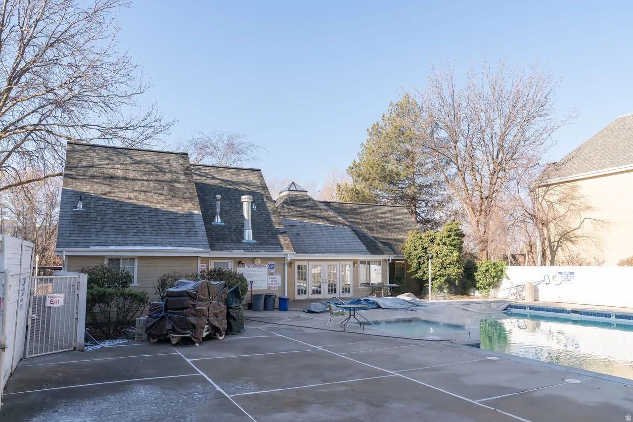 Access to the pool through the clubhouse.