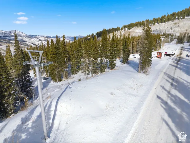 Snowy aerial view featuring a mountain view