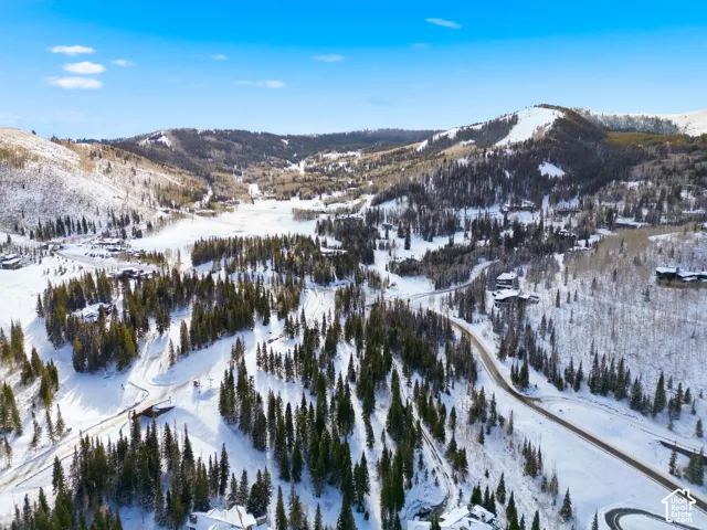 Snowy aerial view with a mountain view