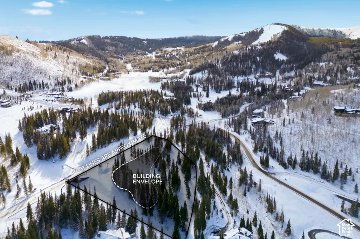 Snowy aerial view with a mountain view