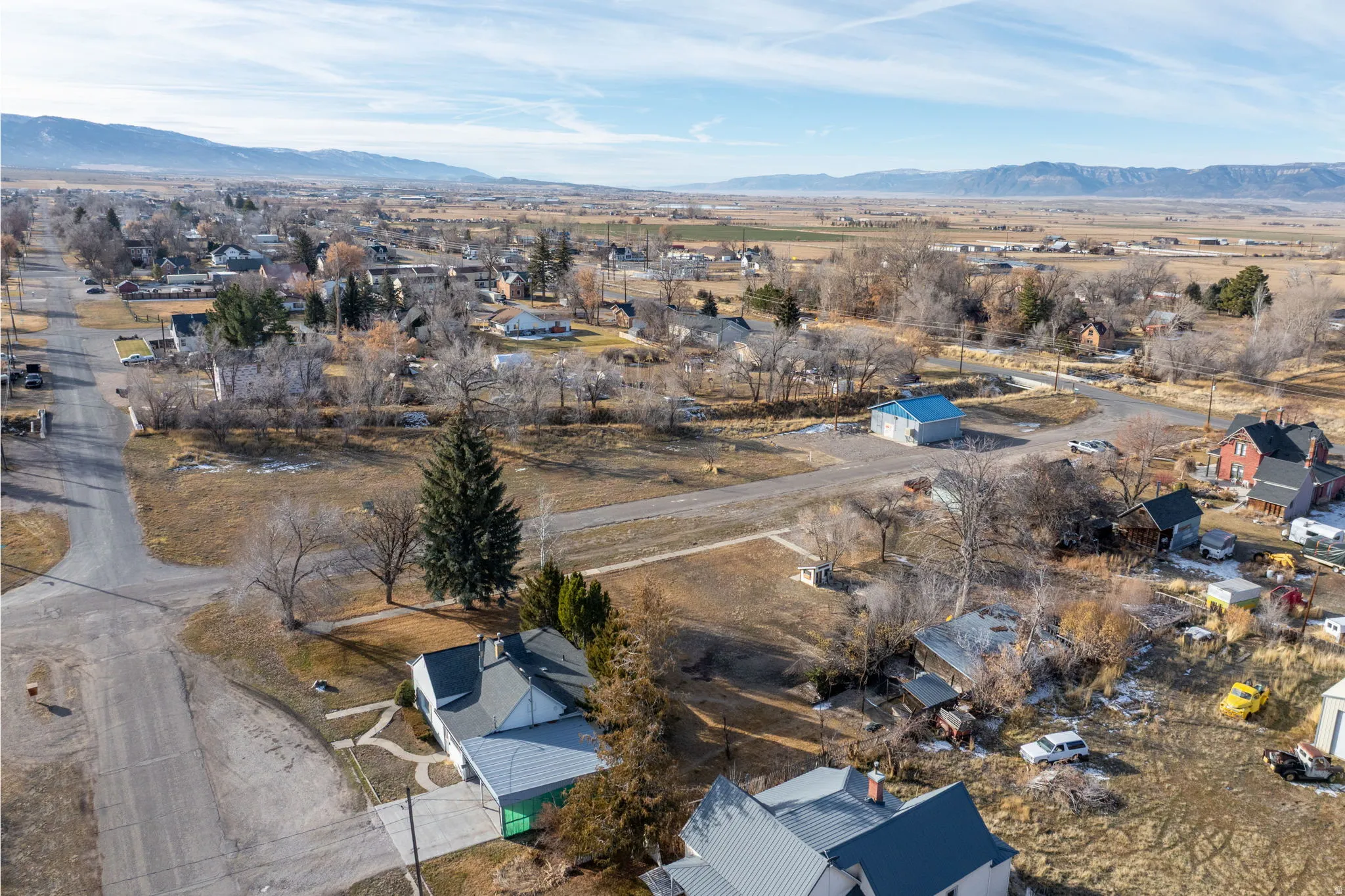 View of property location featuring mountains and nearby suburban area