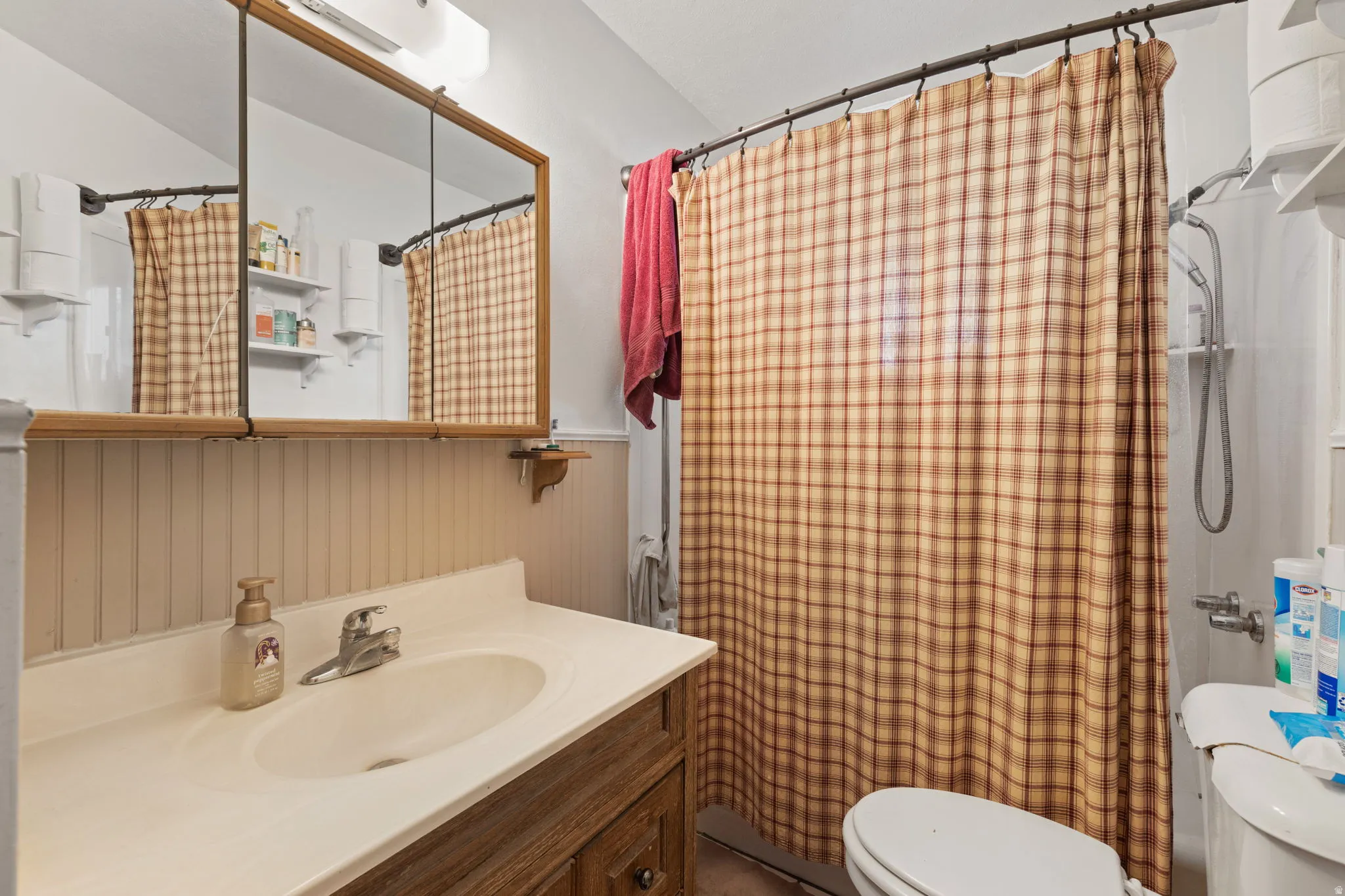 Full bath featuring a shower with curtain and vanity