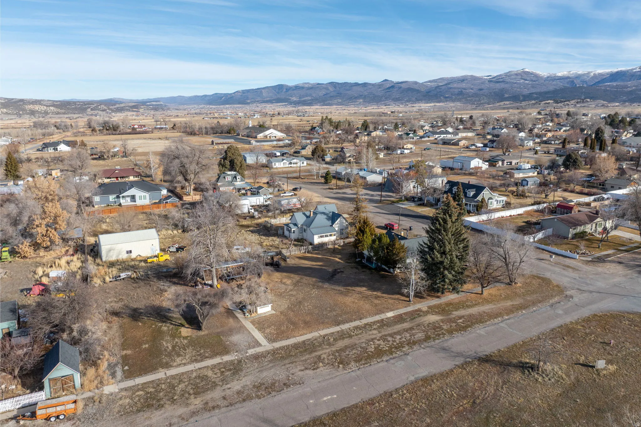 Aerial view of property's location featuring nearby suburban area and mountains